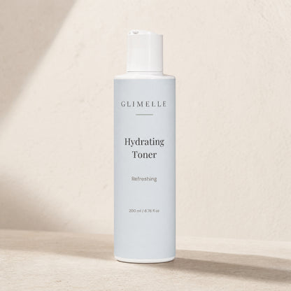 Hydrating Toner mit Rosenwasser und Hyaluronsäure für ein frisches Hautgefühl – Glimelle.